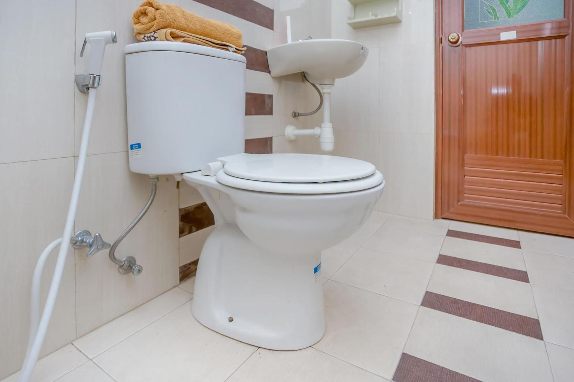 Отель Oyo 850 Lapan Lapan Банджармасин Экстерьер фото